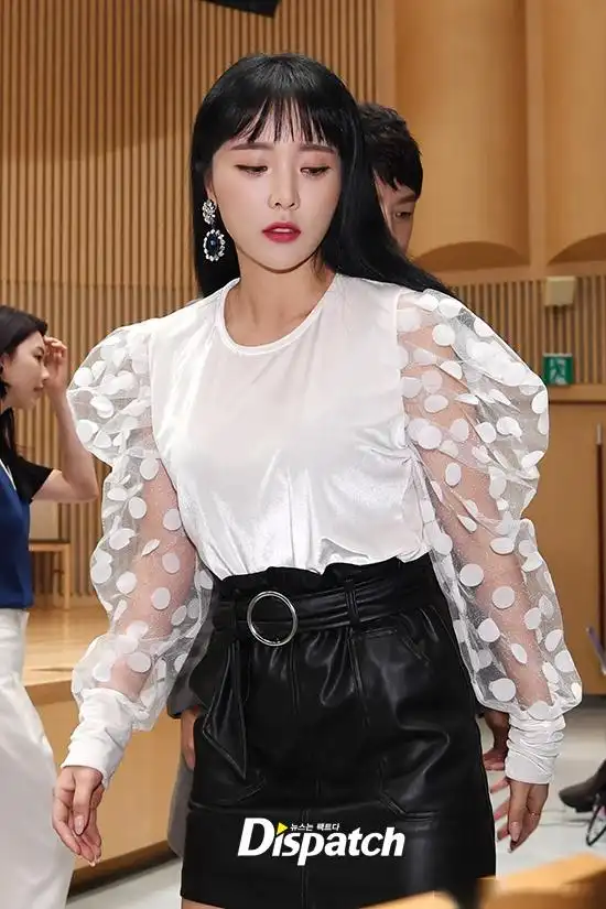 【d 直击】"性感·清纯都可以"…洪真英,水灵的肌肤.