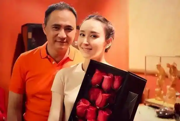 胡静:嫁入马来西亚豪门,丈夫为了不和她分房睡,自愿摘除扁桃体