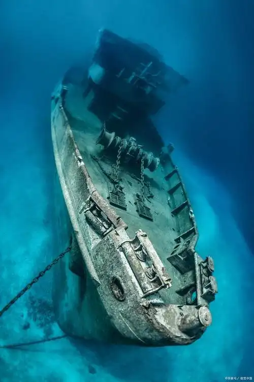 是指由卡罗林群岛,百慕大,佛罗里达州所形成的一个三角区域,因其神秘