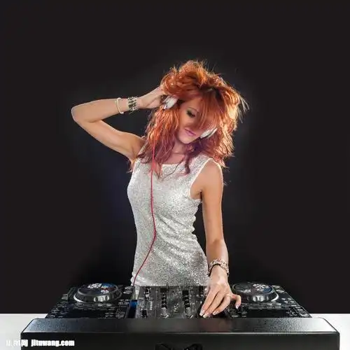 打碟的美女dj师
