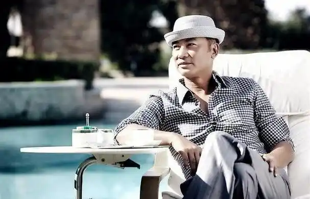 著名演员任达华为爱做丁克50岁老来得女时热泪盈眶