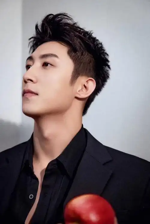 好久没见这么精致的黄景瑜了#黄景瑜今天有种不顾别人死活的帅气!