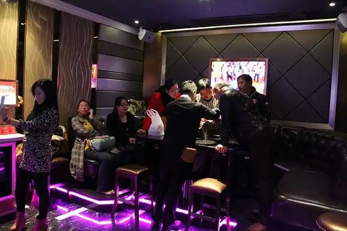 来ktv,唱出你的失恋阵痛,点歌系统带你嗨翻全场!