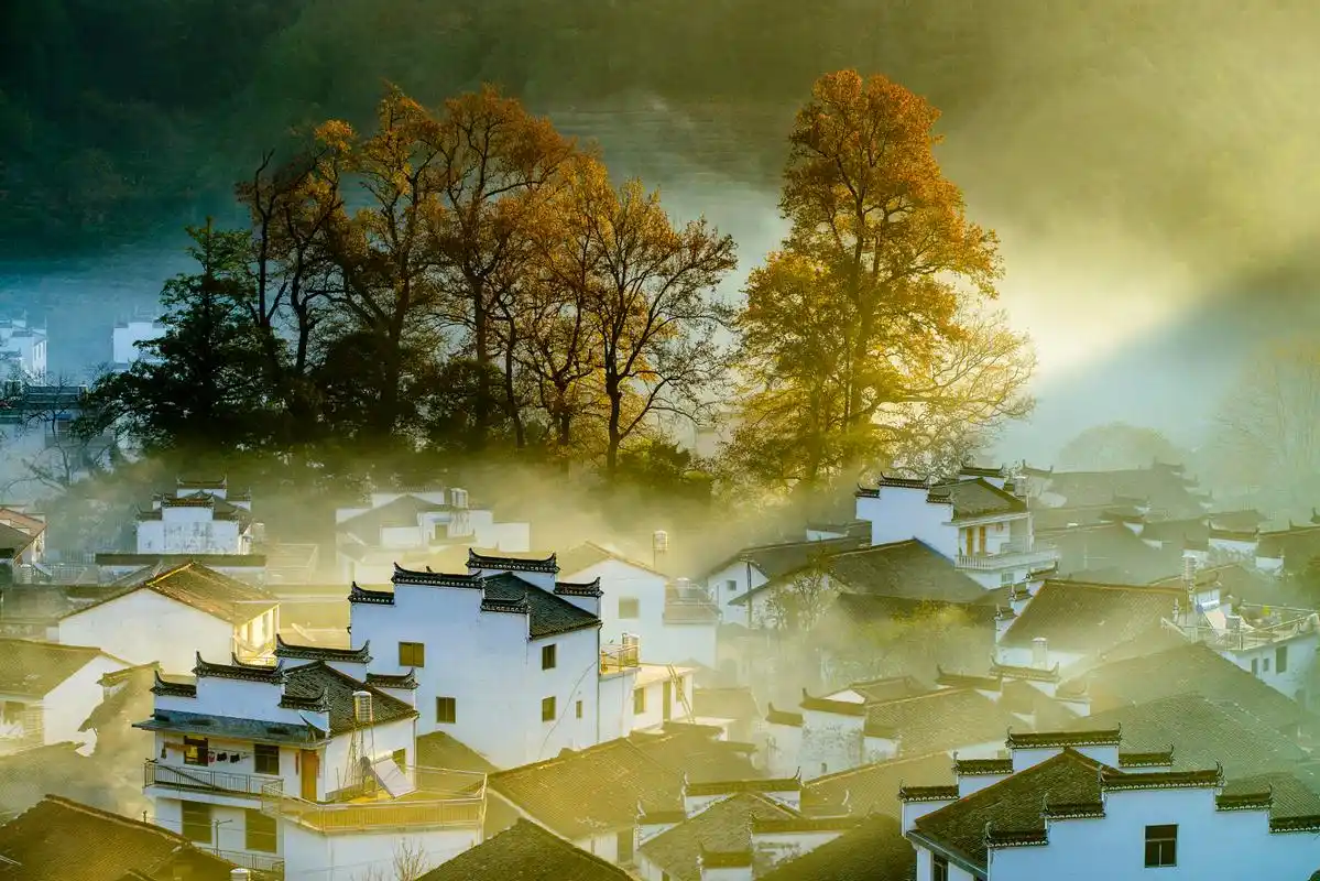 婺源位于江西省,被誉为中国最美丽的乡村之一.