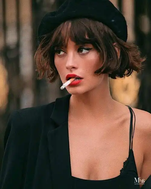 我还是最喜欢及耳短发,蓬松的发尾和发梢的弧度,满满的复古style