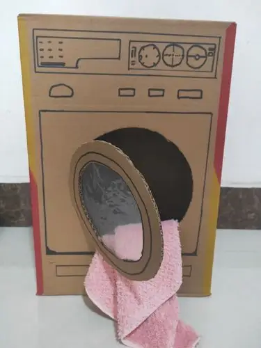 艺术战"疫"巧手制作—纸盒变家具创意邀请展