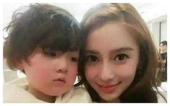 杨颖分享家庭幸福,7岁儿子首次曝光,与黄晓明相似程度惊人!