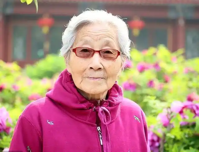 你觉得哪位老人最慈祥测出你的晚年是富有还是清贫