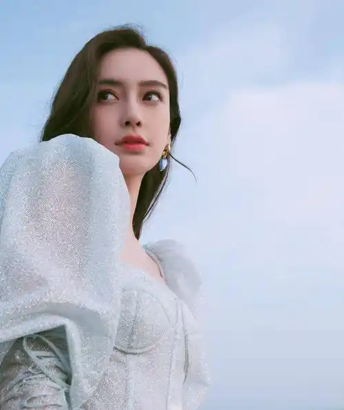 五分的争议:杨颖出演《摩天大楼》,哭戏上热搜,网友表示尴尬_baby