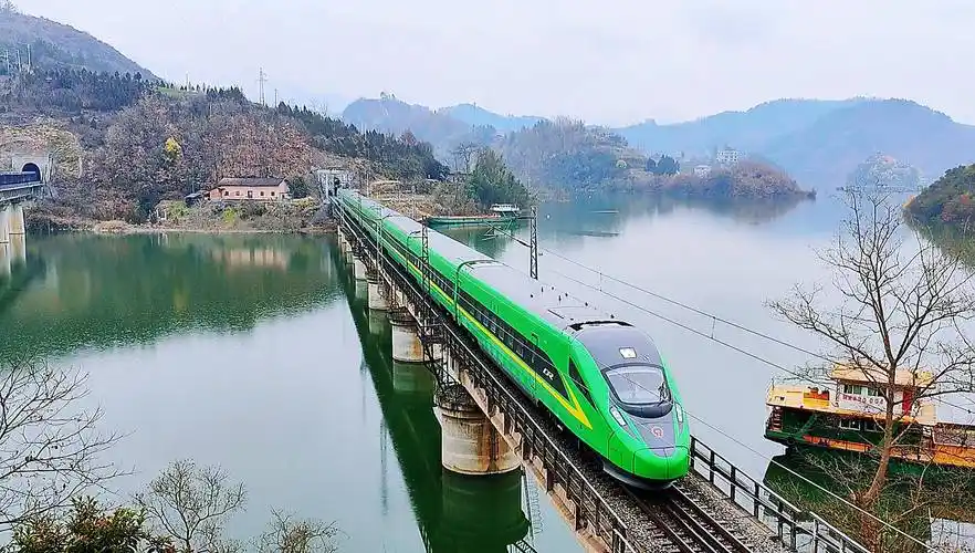 西安至达州"复兴号"动集动车组正式开行 还短运行时间4小时43分-第2张