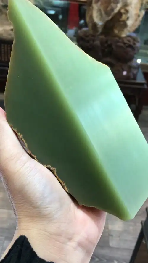 析木河磨玉极品原石,喜欢的朋友请加15241278689