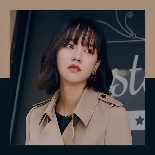 最近金所泫妹妹剪了短发,拍摄的这组秋日画报真的 好有气质好温柔