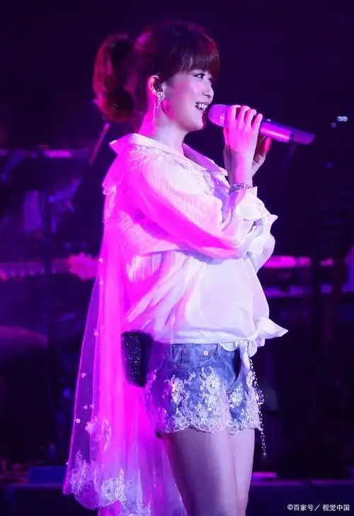 孟庭苇,各种不同的服饰,让我们认识不一样的"月亮公主"!