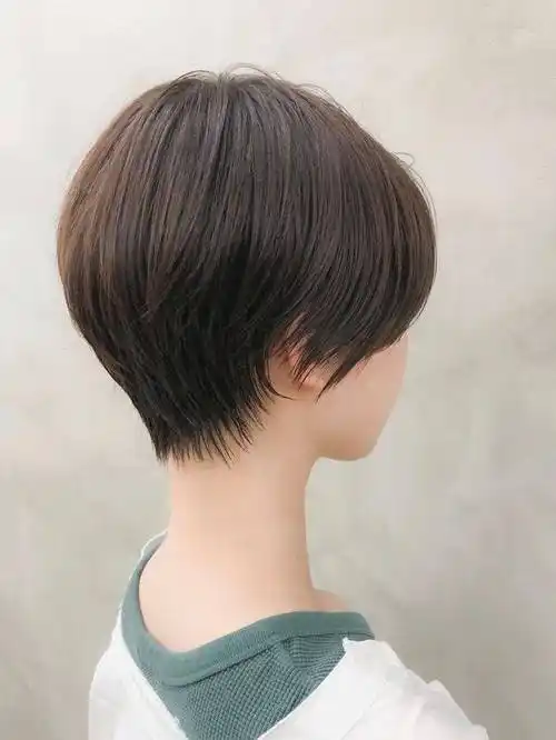 最心动的女士短发,露出耳朵就是不一样,利落个性还自然