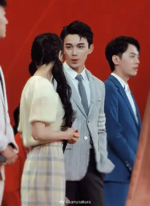 迪丽热巴吴磊同框