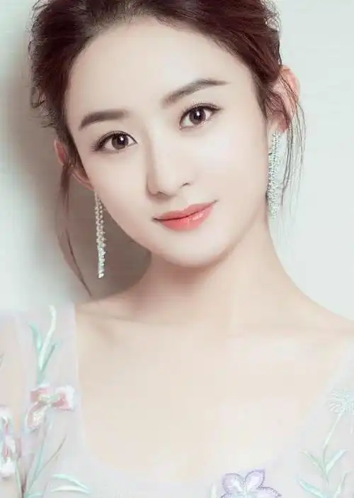 中国的知名度高,在日本的也是很厉害了,杨幂有一组在日本拍摄的照片