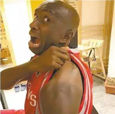 盆友圈看你们一个个晒包包,秀恩爱的,我一点也不羡慕因为我比你们厉害