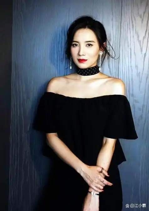 别有风韵!42岁宋佳,身材饱满着实惊艳!