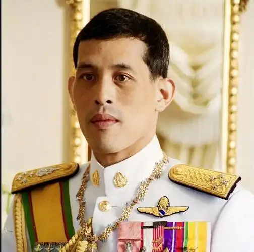 平等,在亚洲的八个君主立宪国家里,最奇葩的无疑是泰国国王拉玛十世