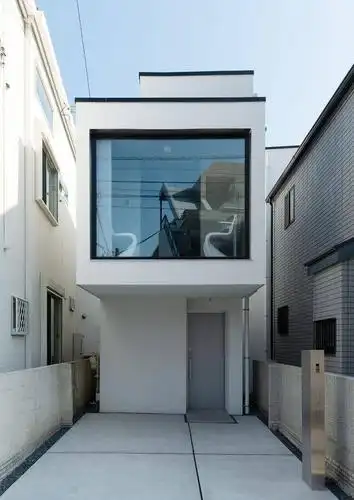 日本土地面积小,为什么他们盖一户建的房子,很少看到带地下室?