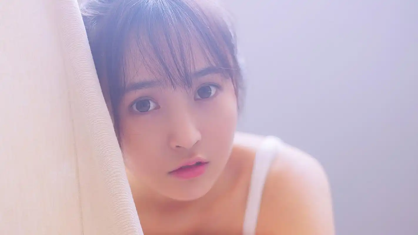 清纯养眼治愈系美女居家写真桌面壁纸