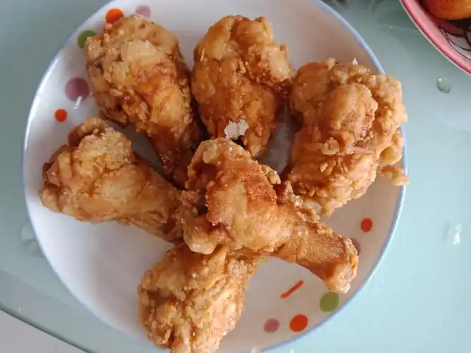 六一班位林菲炸鸡腿