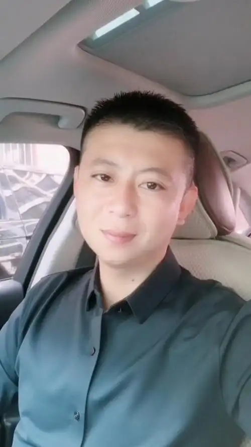 比小鲜肉多了一份成熟比大叔多了一份调皮比有的人多了十六年的军旅