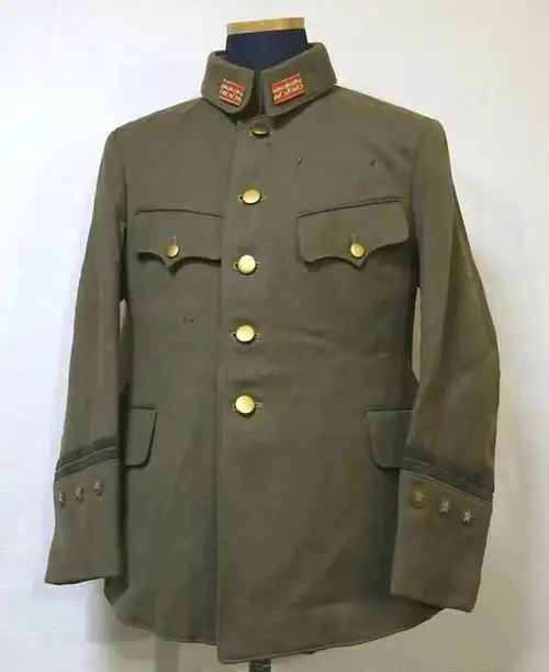 日军独特的军衔制度,从肩章领章如何看军衔?学会了给影视剧捉虫