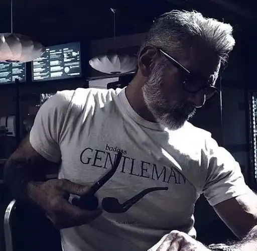 健身房健身唯有在训练的时候他才能忘掉不幸的事情▼一复一日年复一年