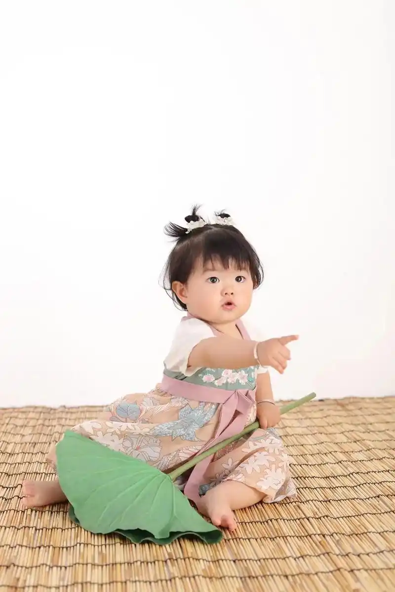 宝宝一周岁照片. - 抖音