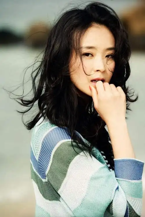 王艳个人资料(王艳:演"晴格格"成名,出道立马嫁入豪门,25年后婚姻依旧