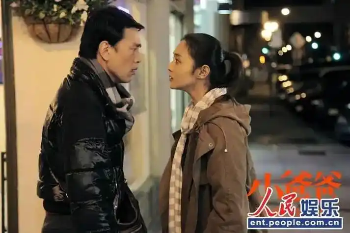 那个是我的海报我在小爸爸中饰演夏小白我在里面饰演的是夏小白角