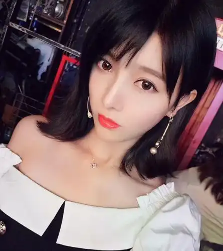 网红女主播饺子君直播cos女警朱迪兔,网友:腰部才是重点