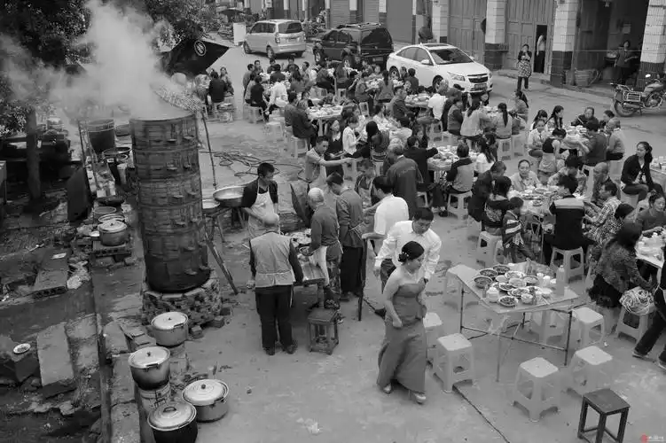 《赶集的人们》-1 8摄影:覃丹