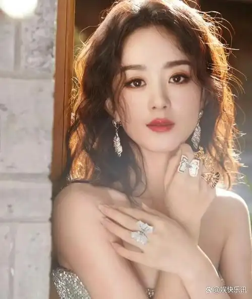 近日,备受关注的85花扛把子赵丽颖再次传出进组消息,这次她将携手众多