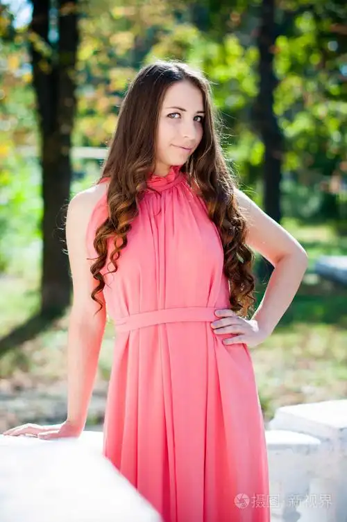 年轻漂亮的姑娘