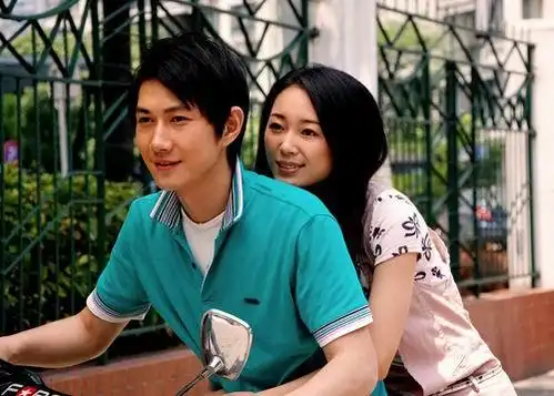 何明翰与章雯淇何明翰新浪娱乐讯 有电影版永不瞑目之称的《明天》