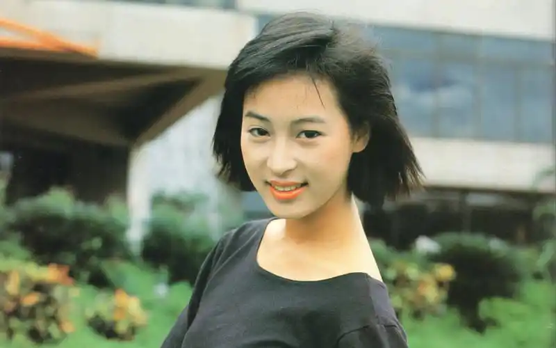 辉醒来打烂水晶对美君产生误解