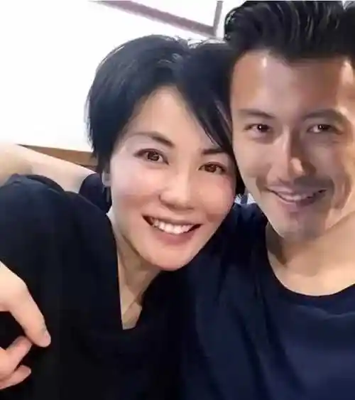 谢霆锋与王菲恋爱年后,再曝惊天大瓜!网友:不愧是锋菲组合