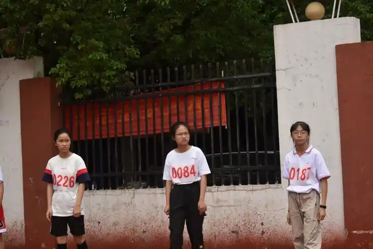 疫情后的运动会风采!〉――鳌江四中2020七年(3)班