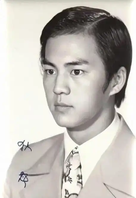 狄龙陷入中年危机40岁因秃顶被辞如今的他证实曾志伟没说错