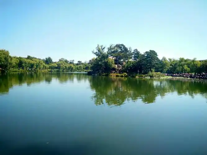 《草原之秋》―― 一方水土一方人,日月同辉步世尘; 有情有缘又有义