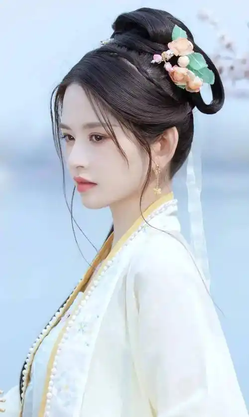 盘点国内女明星的古装白衣造型—一袭白裙 清丽脱俗 倾国倾城