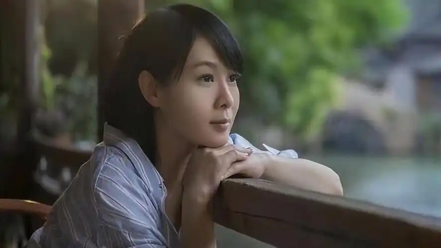 年轻的时候不懂得什么是爱,等到失去的时候再后悔,刘若英也说自己每次