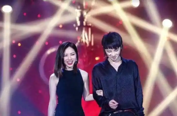 被传与张碧晨在一起后,华晨宇最新话语出炉:每个人都有不同的渴_网友