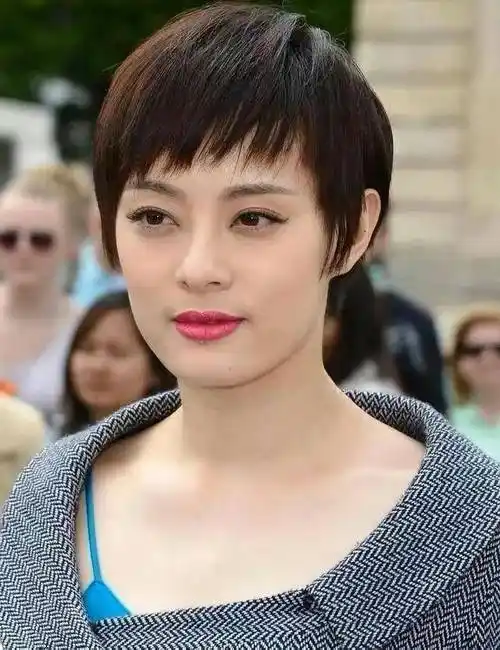 孙俪账号评论区沦陷,遭网友网暴,被质问为啥张译不能当你面抽烟_事情