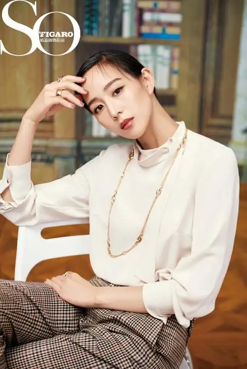 张钧甯再登时尚杂志封面 展现独特成熟魅力