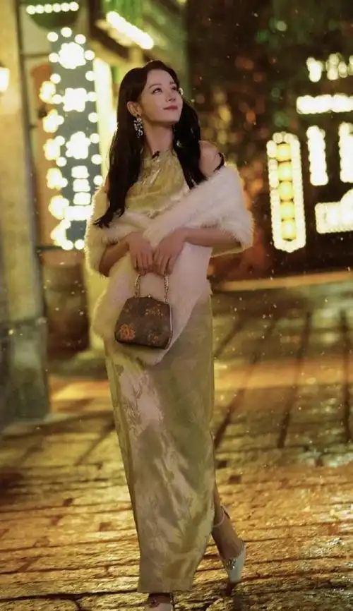 迪丽热巴国风旗袍|优雅得体·大气端庄_网易订阅