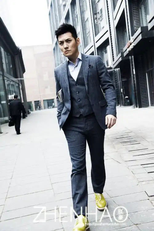 主题:从一个奇怪的楼出来 霍建华连严宽都比不过了?