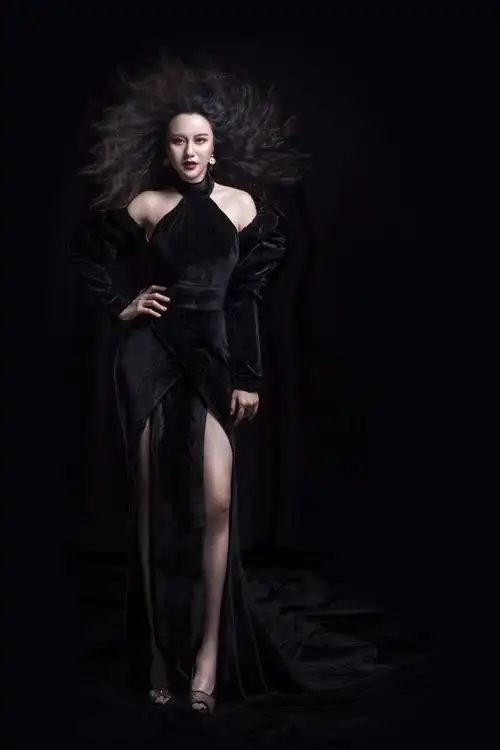 1d6rriqa">王紫凝,1991年6月13日出生于辽宁省沈阳市,中国内地女歌手